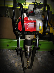 पोर्टेबल पेट्रोल इंजन NZMZ-20 थोक लकड़ी के स्लीपर रेल ड्रिलिंग मशीन ड्रिलर - Product Image 2