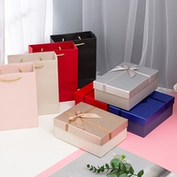 Boîte cadeau en carton personnalisable, base et couvercle rectangulaires, emballage avec ruban décoratif, impression quadricolore, cadeau et artisanat