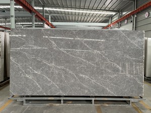 Hochglänzende Hellgraue 3200*1600mm Kunststein-Platten Gesinterte Steinoptik Bodenfliesen Polierte Porzellan-Hintergrundfliesen - Product Image 1