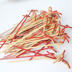 Palitos de Bambú Biodegradables Desechables con Diseño de Flores en Cian, Rojo y Negro, para Decoración de Alimentos, Letreros de Cócteles, etc., 100 Unidades por Bolsa - Product Image 3