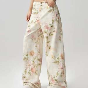 ZEYA Jeans de pierna ancha con estampado floral para mujer Pantalones casuales de mezclilla de acuarela beige de cintura alta - Product Image 4