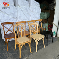 Chaises de banquet empilables en bois lisse pour événements, chaises de salle à manger à dossier en X, chaises à dossier croisé pour mariages