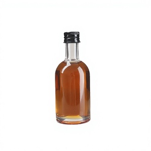 Flacon de parfum en verre rond et élancé de 50 ml et 100 ml avec bouchon à vis - Product Image 4