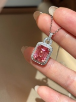 18K Gold Labor-Gezüchteter Padparadscha Saphir Anhänger Halskette Birnenförmiger Ovaler Smaragdschliff Halo Maßgefertigter Schmuck Großhandel