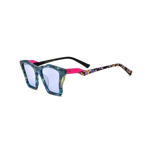 Lunettes de soleil rectangulaires à monture intégrale, monture marbrée violette, verres miroir verts, protection UV 100%, style unisexe adulte tendance - Product Image 5