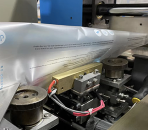 SPK350 - Envolvedora y Selladora Automática Eléctrica de Alta Precisión para Alimentos, Película Plástica, Vasos Desechables, Jabón en Barra, Embalaje Tipo Almohada - Product Image 3