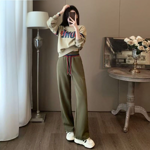 ชุดวอร์มกีฬาผู้หญิงคุณภาพสูงขายส่ง ชุดเซ็ท 2 ชิ้น เสื้อฮู้ดครอปและกางเกงจ็อกเกอร์ ชุดวอร์มไซส์ใหญ่สำหรับผู้หญิง - Product Image 1