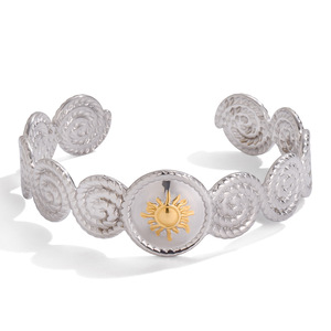 Bracelet en argent à motif soleil avec incrustation dorée, design géométrique, unisexe, à porter au quotidien - Product Image 5