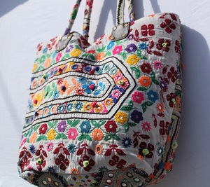 Bolsa de Mano Banjara Personalizada de Alta Calidad, Bolsa de Hombro Bordada a Mano con Flores, Gran Capacidad, Forro de Algodón Ligero - Product Image 5