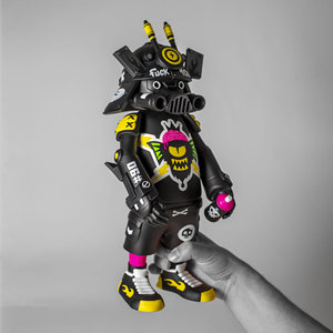 Créations de jouets en vinyle uniques et faites à la main, neuves, pour les passionnés d'art et les collectionneurs, idéales pour la décoration de la maison et les cadeaux - Product Image 3