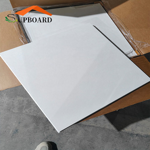 Panneaux de <span class=keywords><strong>plafond</strong></span> suspendus en laine de verre <span class=keywords><strong>acoustique</strong></span> artistiques 1200x600x40mm avec suspension par câble – Élégance et performance <span class=keywords><strong>acoustique</strong></span> - Product Image 6