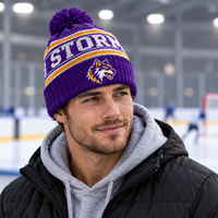 Bonnet d'hiver tricoté rayé Dymf Custom Team avec pompon et revers, personnalisable avec logo pour les fans des clubs scolaires