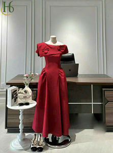 Vestido midi rojo con apliques florales de un solo hombro, vestido vietnamita de un solo hombro, floral, ligero, transpirable, elegante, de poliéster. - Product Image 5