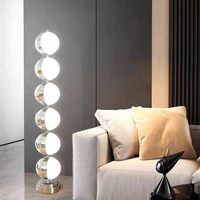 Lampe de sol LED minimaliste de designer en forme de planète pour les salons et chambres d'hôtel modernes nordiques
