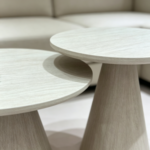 Ensemble de tables basses gigognes rondes en bois clair minimaliste avec piétement conique – Table d'appoint moderne pour salon et hôtel - Product Image 4