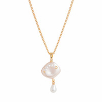 Collier en laiton avec perles baroques naturelles - Pendentif nuage géométrique fantaisiste, breloques lune et étoile |   Plaqué or 18 carats PVD avec accents en cristal