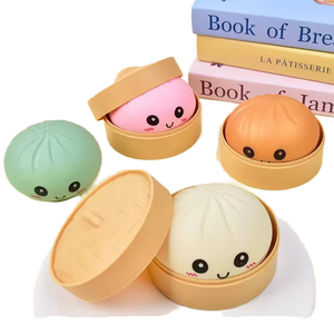 Jouet anti-stress Squishy en forme de boulette de raviolis avec visage souriant, simulation alimentaire, unisexe, à partir de 14 ans - Product Image 1