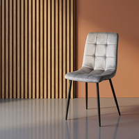 Chaise de salle à manger de luxe en velours avec structure métallique et assise rembourrée, idéale pour restaurant, hôtel, salon de manucure, salon.