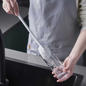 Cepillo para tazas con mango largo y cerdas de nailon para limpiar vidrio y botellas, uso en la cocina, color blanco - Product Image 1