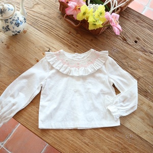 241227 blanc fait à la main smocké blanc Blouse filles hauts enfants chemises personnalisé en vrac en gros enfants vêtements - Product Image 1