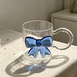 Tasse <span class=keywords><strong>à</strong></span> <span class=keywords><strong>eau</strong></span> transparente en <span class=keywords><strong>verre</strong></span> borosilicate <span class=keywords><strong>rose</strong></span> de luxe léger avec grand nœud, poignée et design moderne, résistante aux hautes températures - Product Image 3