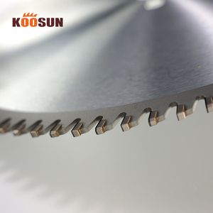 <span class=keywords><strong>Lame</strong></span> <span class=keywords><strong>de</strong></span> <span class=keywords><strong>scie</strong></span> <span class=keywords><strong>circulaire</strong></span> diamantée PCD universelle KOOSUN 300 mm 96T pour la coupe du bois et du bois <span class=keywords><strong>de</strong></span> chauffage, machine à travailler le bois - Product Image 3