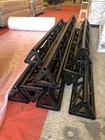 Structure de treillis carrée noire mate à segments droits pour support d'éclairage DJ