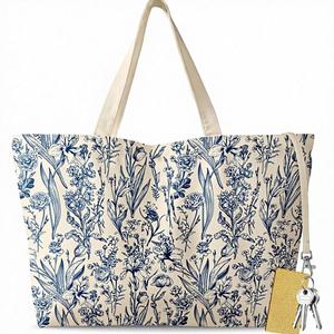 Grand sac fourre-tout à motif floral pour femmes - Toile esthétique et mignonne avec chaînes et broderie, fermeture éclair pour la gym, les voyages et le travail - Product Image 1