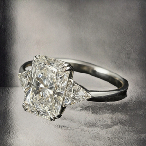 Anillo de Compromiso Personalizado con Diamante Cultivado en Laboratorio de 1 Quilate VVS para Mujer, Piedras Laterales de 5 Quilates E VS1, Corte Excelente Radiante, Certificado IGI, Oro Sólido de 14K - Product Image 1