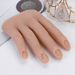 Modèle d'entraînement à la manucure en silicone flexible, main artificielle pour la pratique des ongles avec 100 embouts - Product Image 3