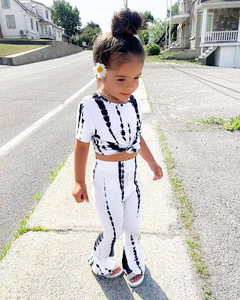 Conjunto de 2 piezas para niñas pequeñas, top de manga corta con estampado tie-dye en blanco y negro y pantalones acampanados con aberturas, <span class=keywords><strong>ropa</strong></span> a juego estilo streetwear para niños - Product Image 2
