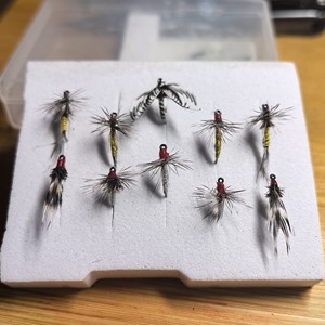 Fabricante Profesional # 14 # 16 # 18 # 22 Moscas de imitación para pesca con mosca, cebo blando con caja sencilla, anzuelo de alta calidad, kit de señuelos para río - Product Image 3
