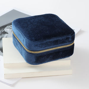 Cajas de Viaje para Joyería con Cierre Azul Marino, Espejo y Logotipo Personalizado, Almacenamiento de Terciopelo para Collares - Product Image 5