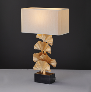 Lámpara de Mesa Nórdica de Resina Dorada con Hojas de Ginkgo Antiguas para Decoración del Hogar - Product Image 2
