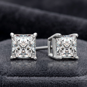 Pendientes de Plata de Ley 925 con Circonita Cúbica Blanca de Corte Princesa de 7mm y Engaste de Cuatro Puntas, Joyería Fina de Moda al por Mayor - Product Image 2