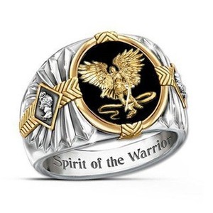Anello Vintage da Uomo Hip Hop con Totem Indiano, Smalto Nero e Aquila Dorata - Product Image 4