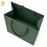 Petit sac cadeau en papier kraft vert foncé avec poignées tressées épaisses pour bougies, huiles essentielles, boîtes de thé, emballages d'artisanat