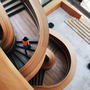 <span class=keywords><strong>Escalier</strong></span> intérieur design en bois pour maison et villa, <span class=keywords><strong>escalier</strong></span> sur mesure <span class=keywords><strong>avec</strong></span> <span class=keywords><strong>main</strong></span> <span class=keywords><strong>courante</strong></span> en verre et acier inoxydable - Product Image 5