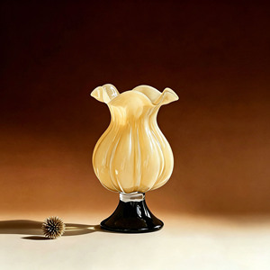 <span class=keywords><strong>Vase</strong></span> <span class=keywords><strong>en</strong></span> <span class=keywords><strong>verre</strong></span> soufflé à la main artisanal vert, <span class=keywords><strong>vase</strong></span> à fleurs unique sur <span class=keywords><strong>pied</strong></span> avec base violette, <span class=keywords><strong>vase</strong></span> décoratif d'art <span class=keywords><strong>de</strong></span> luxe pour la maison et le bureau - Product Image 2