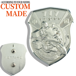 Distintivo in metallo con Logo personalizzato e Design gratuito in stile moderno in lega di zinco Souvenir in metallo artigianale con tecnica di fusione in metallo distintivi - Product Image 1