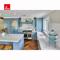 Armoires de cuisine shaker en bois massif de style ferme moderne au design rustique américain MDF peint en bleu clair avec comptoir en quartz blanc