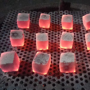 Charbon à chicha et à narguilé naturel de qualité supérieure offrant une qualité exceptionnelle - Product Image 1