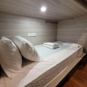 モダンアイアンカプセル二段ベッドシンプルスタイルホテルスリープカプセル二段ベッド新しいデザインカプセルシングル収納付き二段ベッド