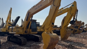 รถขุดไฮดรอลิก Komatsu PC220 PC210 PC160 มือสอง ลดราคาพิเศษ น้ำหนัก 22 ตัน เครื่องยนต์เดิม EPA พร้อมมอเตอร์เกียร์บ็อกซ์สภาพดี - Product Image 2