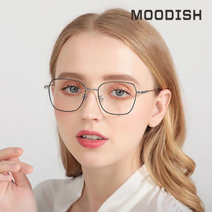 Danyang Custom Titanium Opvouwbare Brillen Modieuze Vierkante Optische Bril Licht Filteren Transparante Lenzen Goud Zilver - Product Image 6