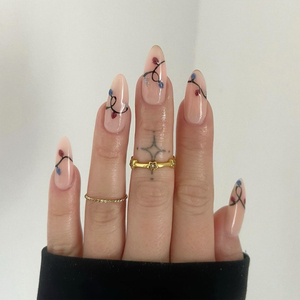 Uñas Postizas Francesas con Acabado Mate, Reutilizables, de Plástico, con Diseño Moderno y Estético - Product Image 6