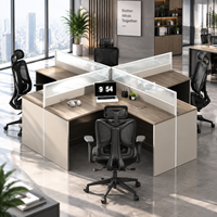 Poste de travail en îlot pour 4 personnes avec cloison de séparation et chaise de bureau ergonomique en maille – Ensemble de travail commercial pour personnel