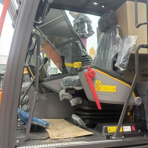 Cucharón de Excavación de 22 Toneladas para Excavadora Volvo EC220, de Alta Resistencia, Color Negro - Product Image 3