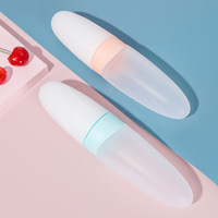 Ensemble de nouveaux produits pour bébés cuillère à fruits manuelle en silicone et biberon complémentaire conçu sur mesure pour les nouveau-nés