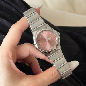 Montre-bracelet à quartz pour femme CILOA avec cadran multicolore, bracelet en acier inoxydable et accents en cristal, style décontracté et tendance - Product Image 3